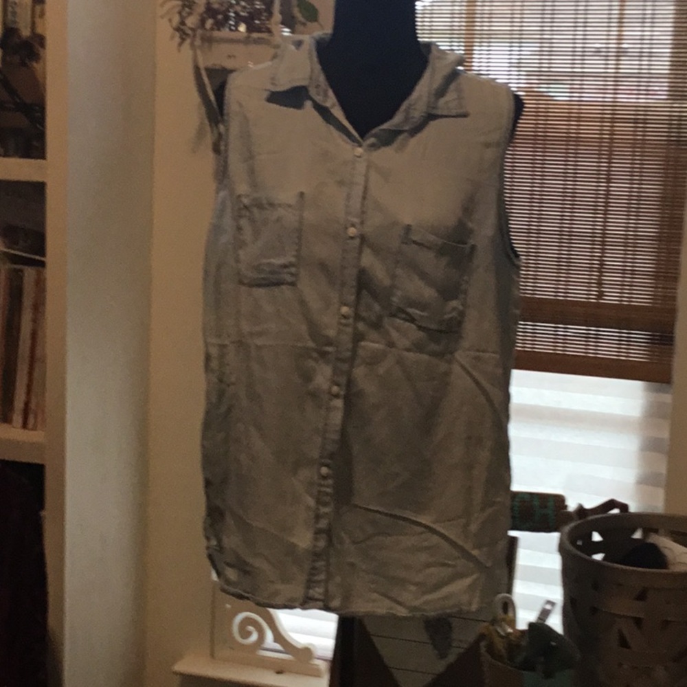 Jeaned shelveless jacket